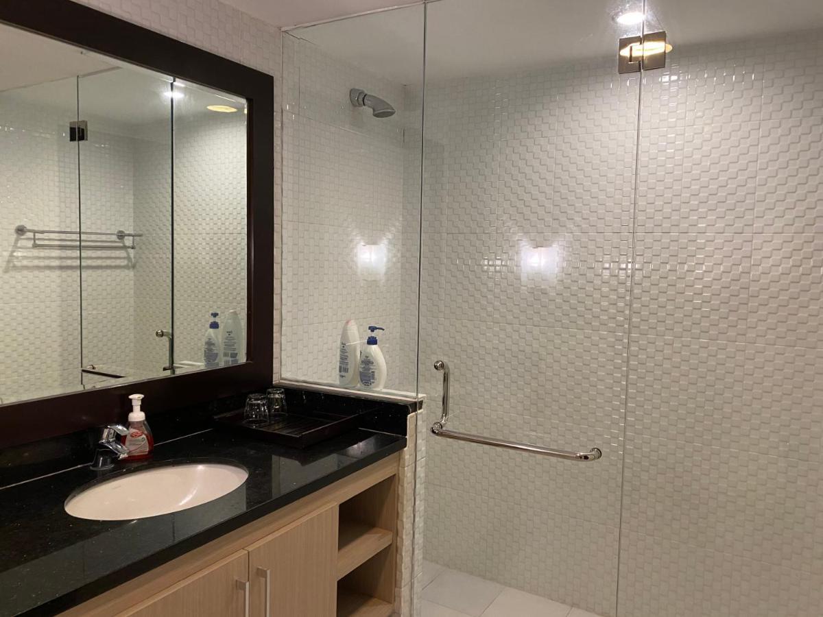 Stylish 2 Bedroom Penthouse Apt, Newly Refreshed, 50 Mbps, Pool, Gym, Resto 庫塔 外观 照片