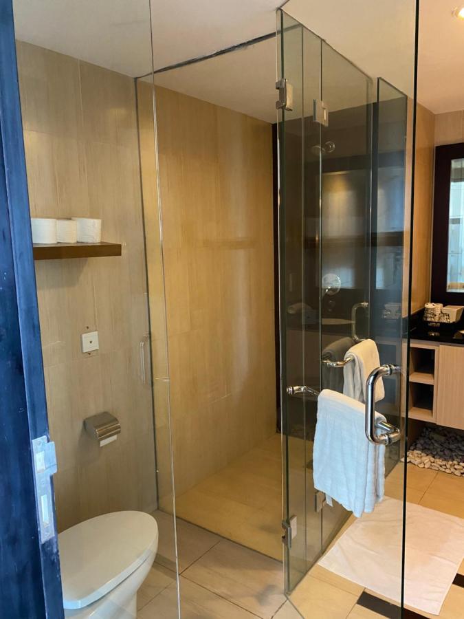 Stylish 2 Bedroom Penthouse Apt, Newly Refreshed, 50 Mbps, Pool, Gym, Resto 庫塔 外观 照片