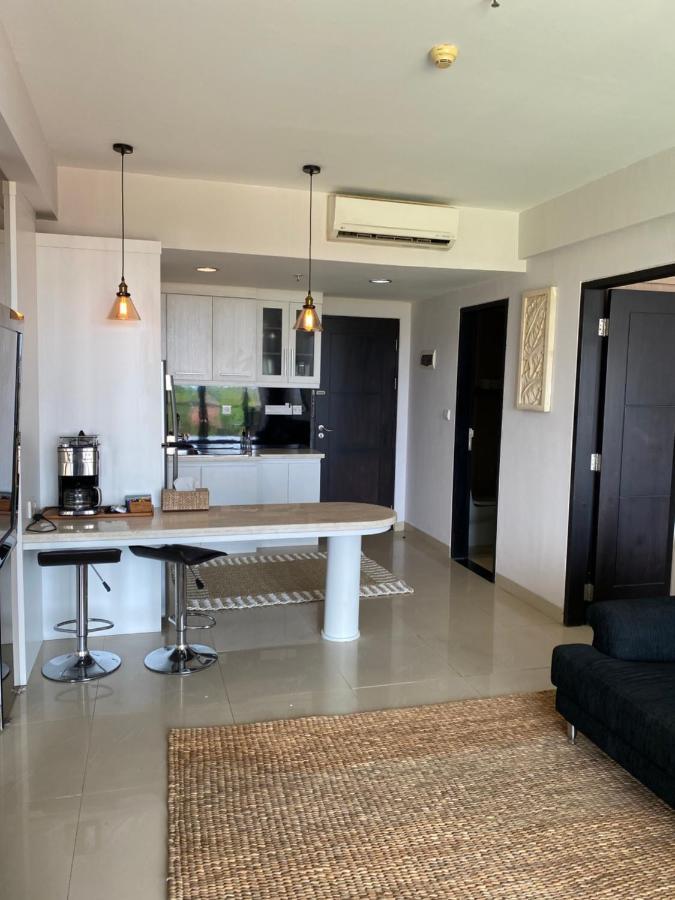 Stylish 2 Bedroom Penthouse Apt, Newly Refreshed, 50 Mbps, Pool, Gym, Resto 庫塔 外观 照片