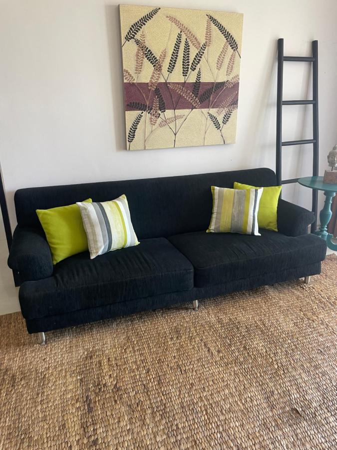 Stylish 2 Bedroom Penthouse Apt, Newly Refreshed, 50 Mbps, Pool, Gym, Resto 庫塔 外观 照片